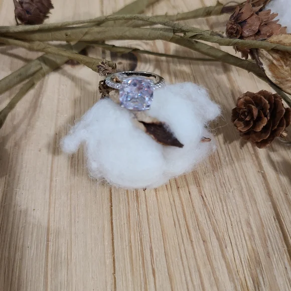 🎊🎊NEW🎊🎊EXQUISITE!! 3 CT White Sapphire Engagement Ring in 925Sterling Silver - Picture 6 of 14